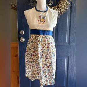 Hostess Apron:Delightful Embroidered Rooster Design 100% Cotton multi-seasonal